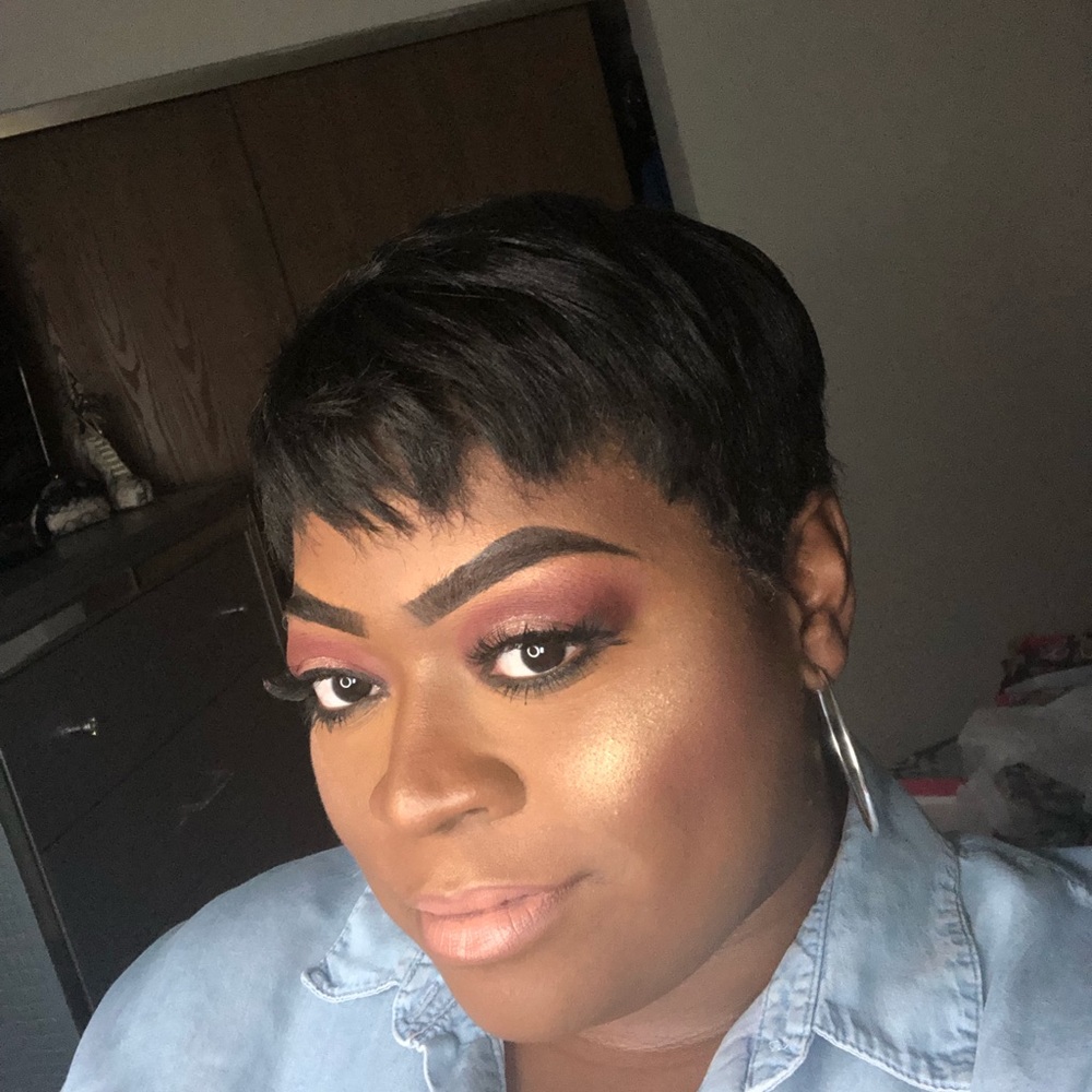 Meet your Posher, Domonique